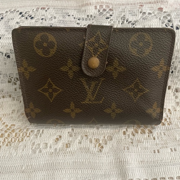 Louis Vuitton Handbags - Louis Vuitton Kisslock Wallet